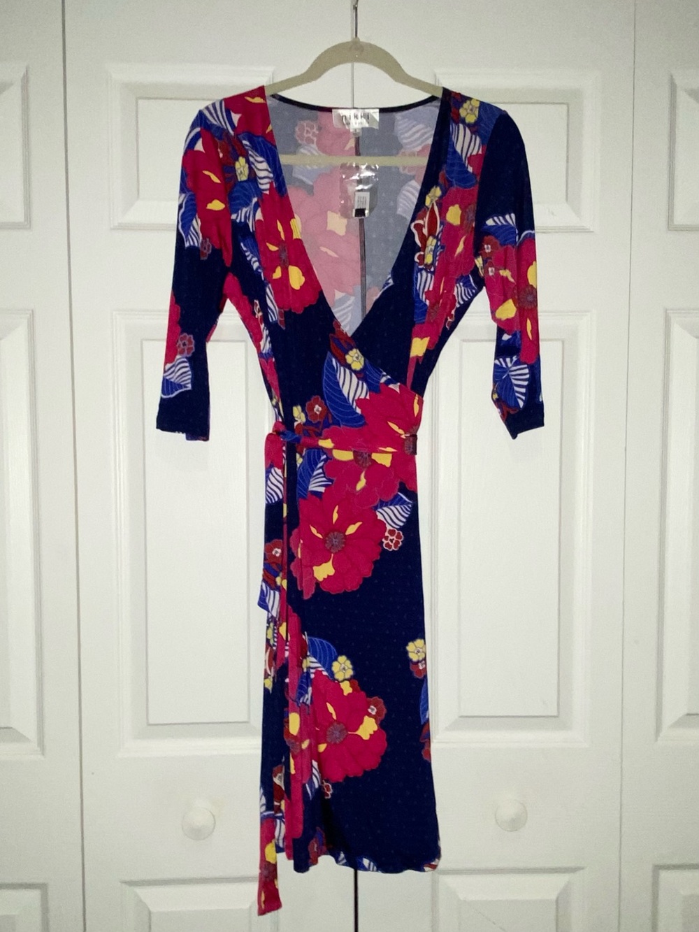 Colorful Nikki Floral Wrap Midi Dress in Navy and Red Size Small